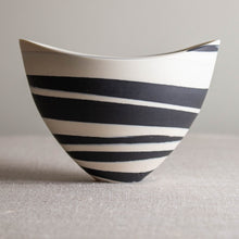 Load image into Gallery viewer, Black and White Porcelain Vessel with Undulating Rim