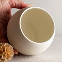 Load image into Gallery viewer, Rounded Vessel in Crystalline White Matte
