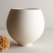 Load image into Gallery viewer, Rounded Vessel in Crystalline White Matte
