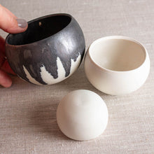 Load image into Gallery viewer, Wobble pots, set of 3

